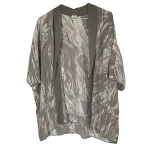 ARITZIA WILFRED 100% SILK KIMONO MARBLE PRINT GREY